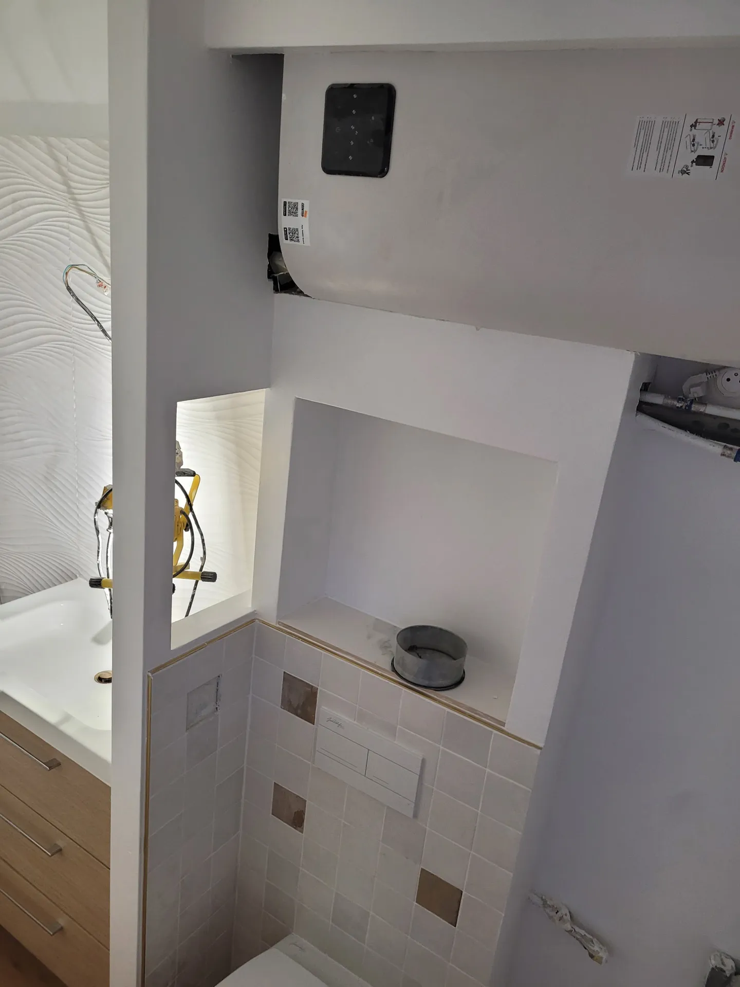 Réalisation : Niches encastrées et carrelage mural — Salle de bain