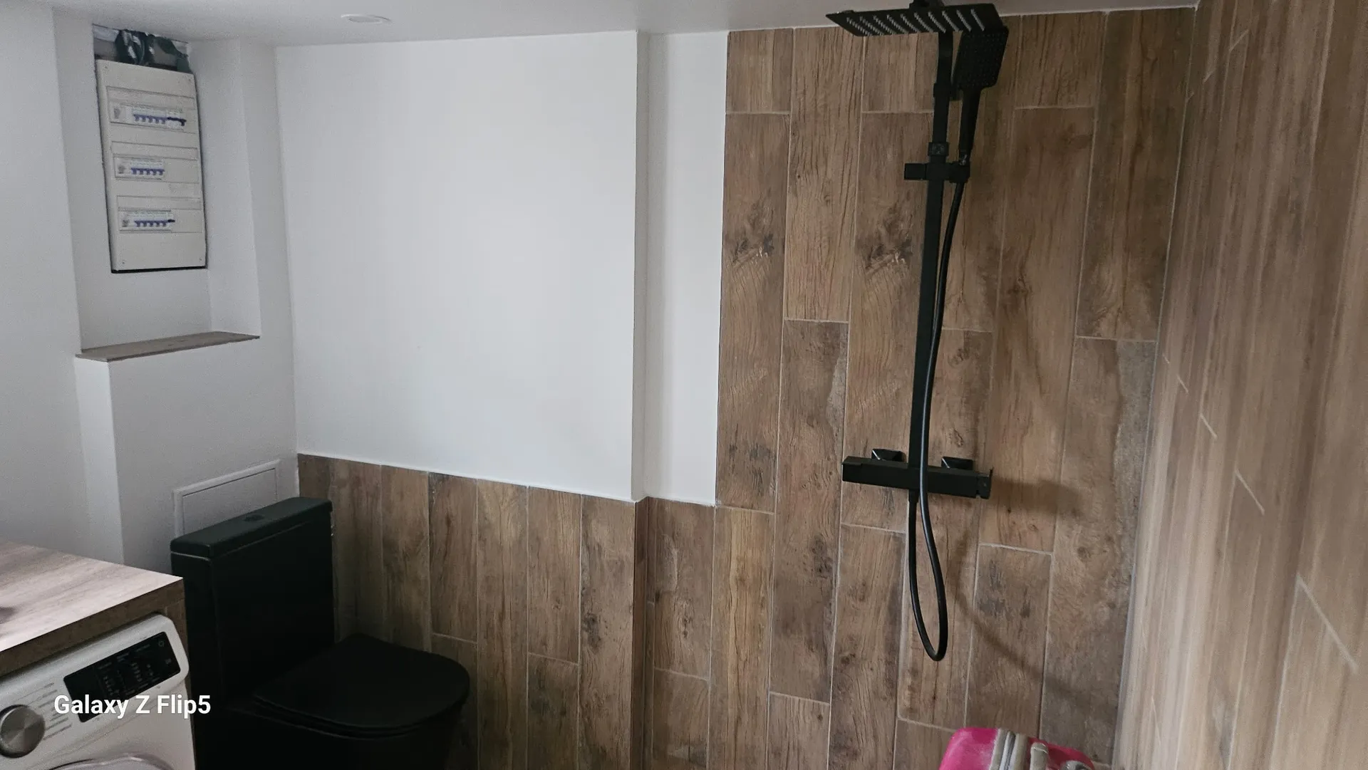 Après : Pose d'une douche italienne carrelage bois